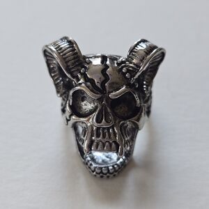 Silver Skull Horned Ring  Size 8